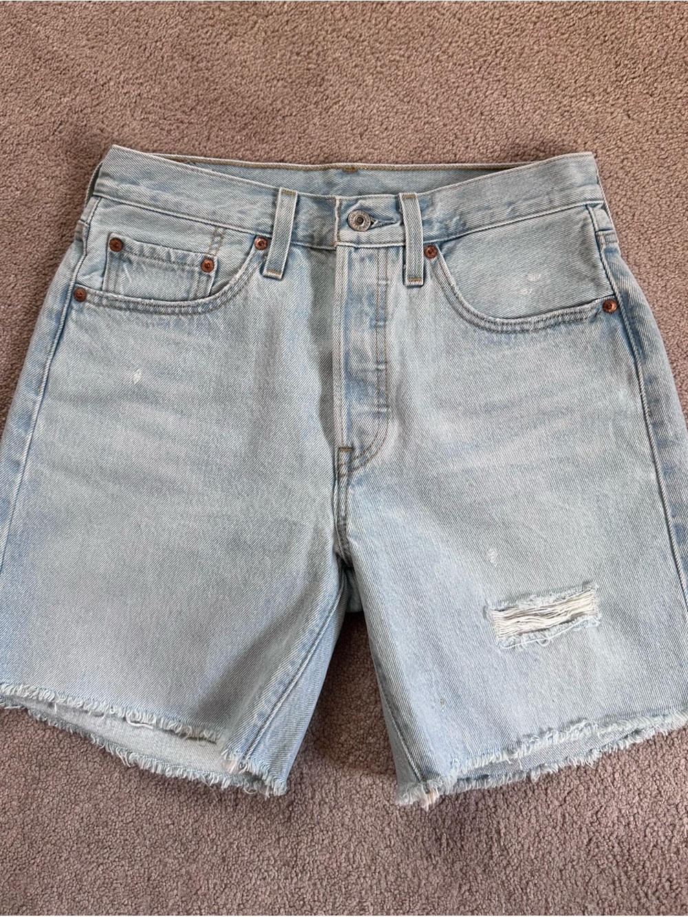 Levi's® 501® Mid-Thigh Shorts Light Indigo Wash Raw/Frayed Hem Women’s Size 27 - Picture 2 of 13